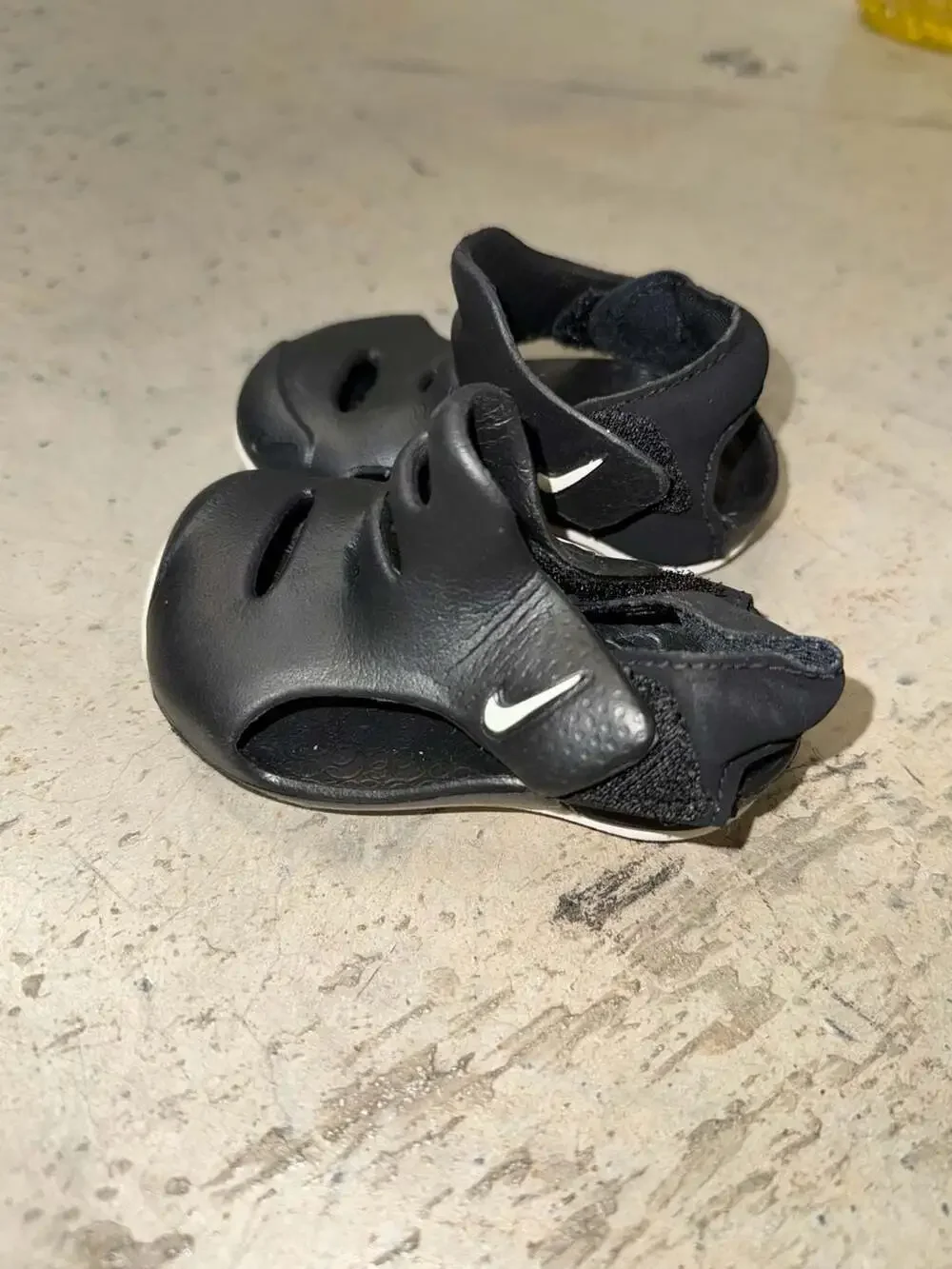 Nike Kids' Sunray Protect (Infant/Toddler), Black/White